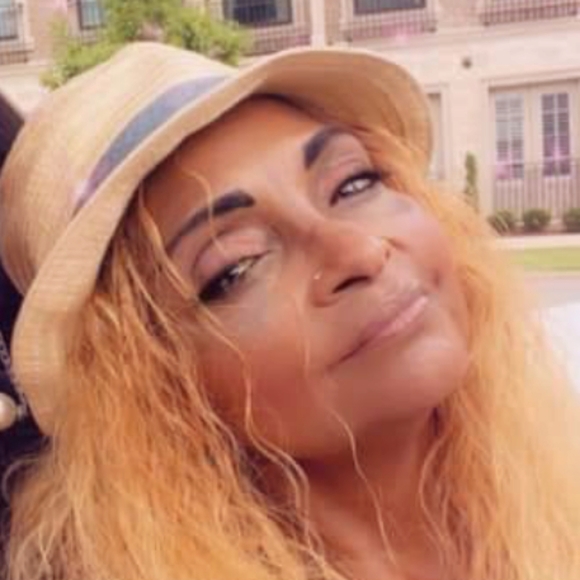 Meet your Posher, Cia - Picture 1 of 1